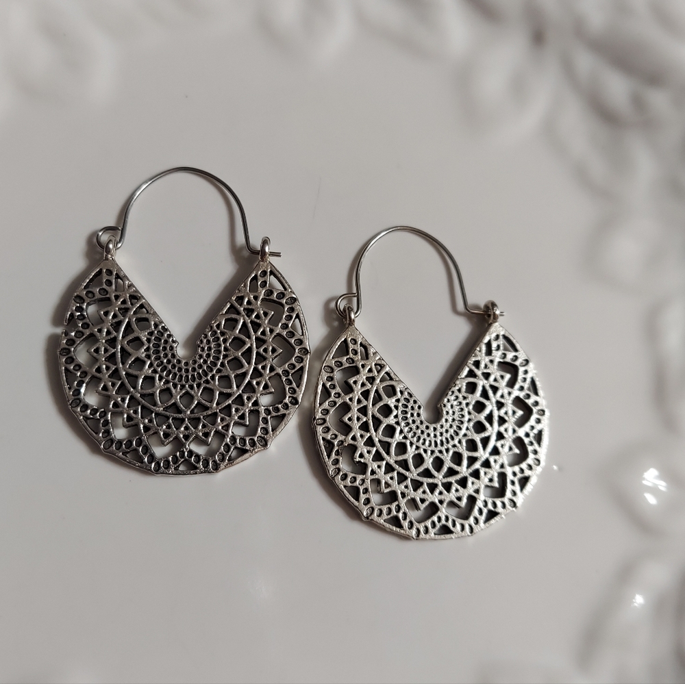 Elegant Silver Mandala Lattice Filigree Hoop Earrings